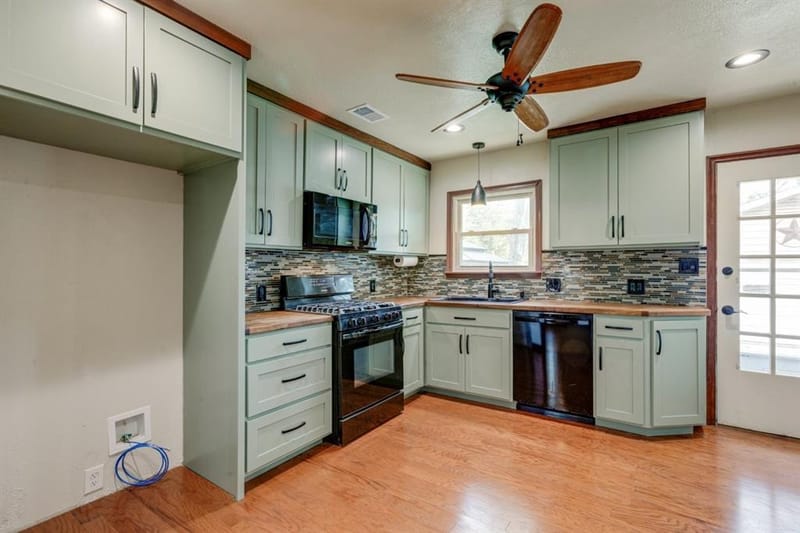 210 E Daugherty Drive, Garland TX 75041 - Photo 9