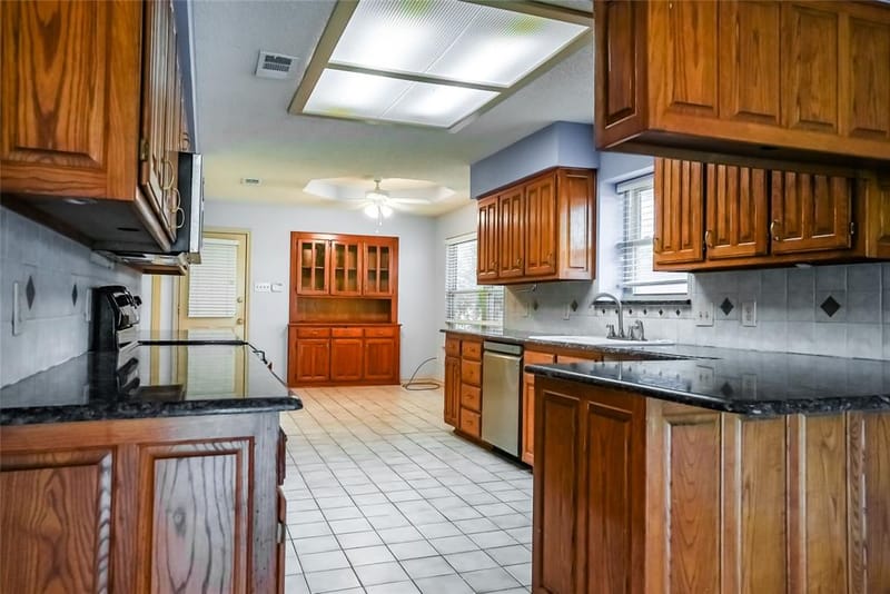 1123 Shady Oak Trail, Mansfield TX 76063 - Photo 8
