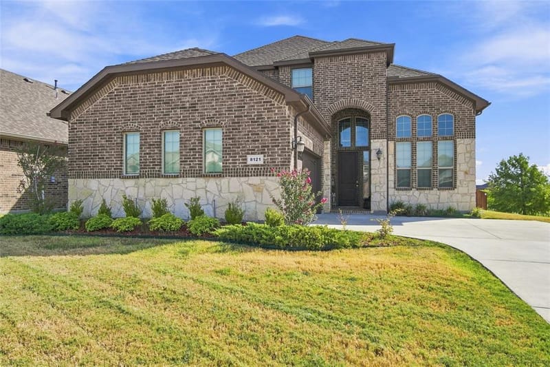 8121 Loretta Day Drive, Arlington TX 76002 - Photo 2