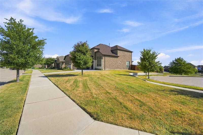 8121 Loretta Day Drive, Arlington TX 76002 - Photo 6