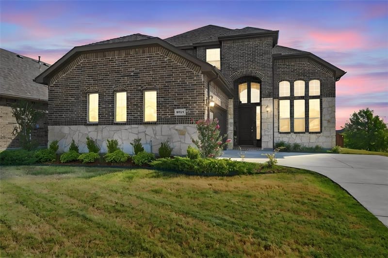 8121 Loretta Day Drive, Arlington TX 76002 - Photo 3