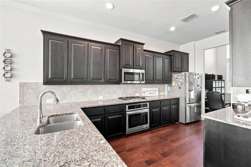 8121 Loretta Day Drive, Arlington TX 76002 - Photo 11