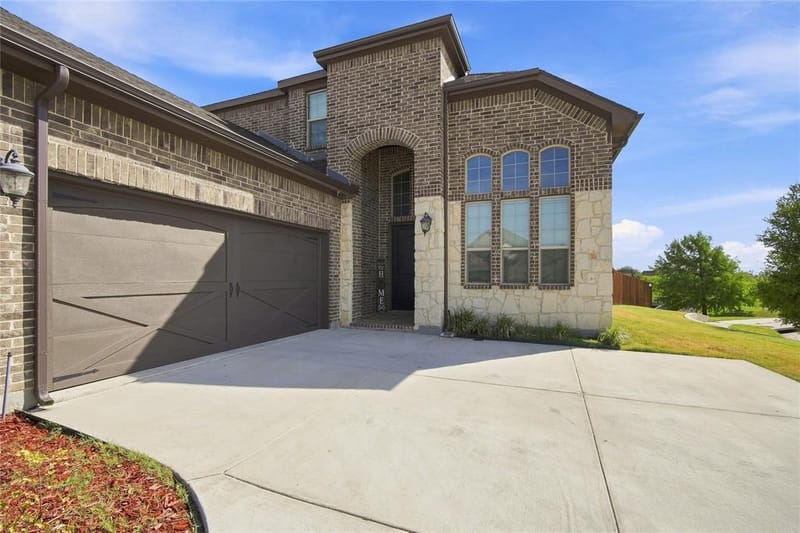 8121 Loretta Day Drive, Arlington TX 76002 - Photo 4