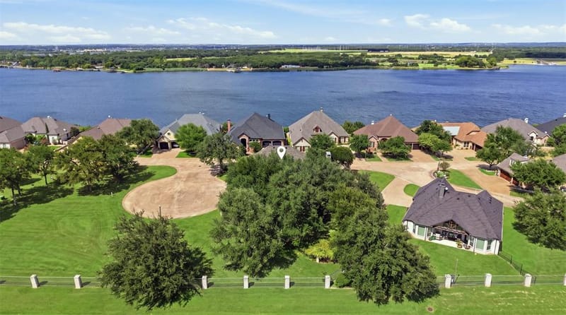 4201 Bluff View Drive, Granbury TX 76048 - Photo 2
