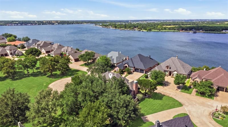 4201 Bluff View Drive, Granbury TX 76048 - Photo 7