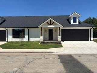 210 E Ewell Street, Granbury TX 76048