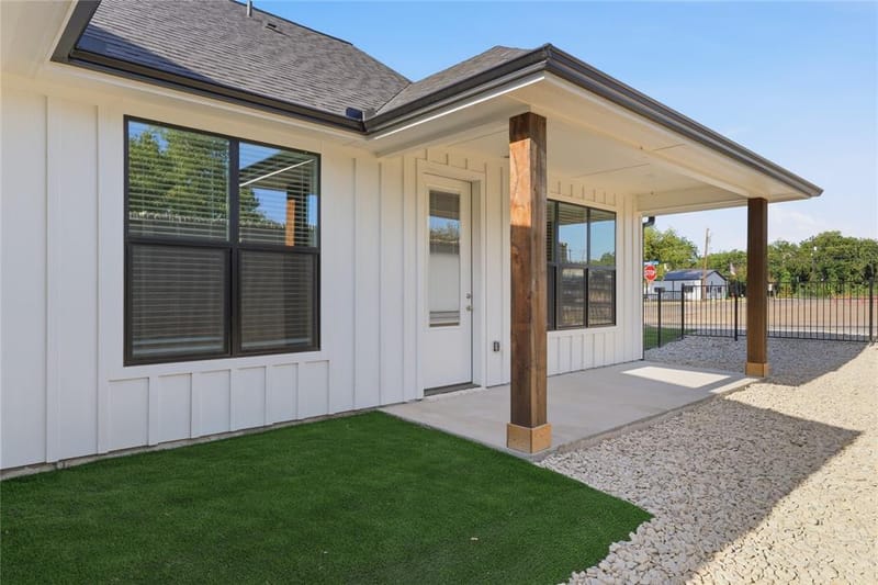 210 E Ewell Street, Granbury TX 76048 - Photo 24