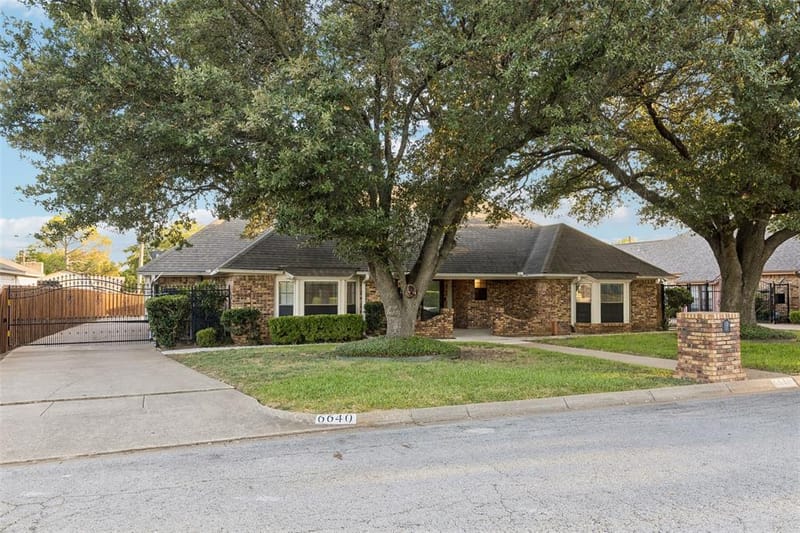 6640 Pleasant Ridge Drive, North Richland Hills TX 76180 - Photo 4