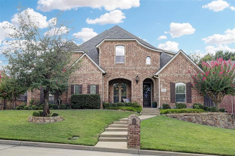2141 Farrington Lane, Hurst TX 76054