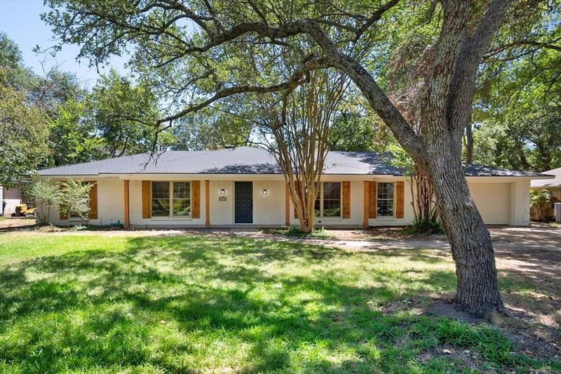 1003 Woodcastle Drive, Corsicana TX 75110
