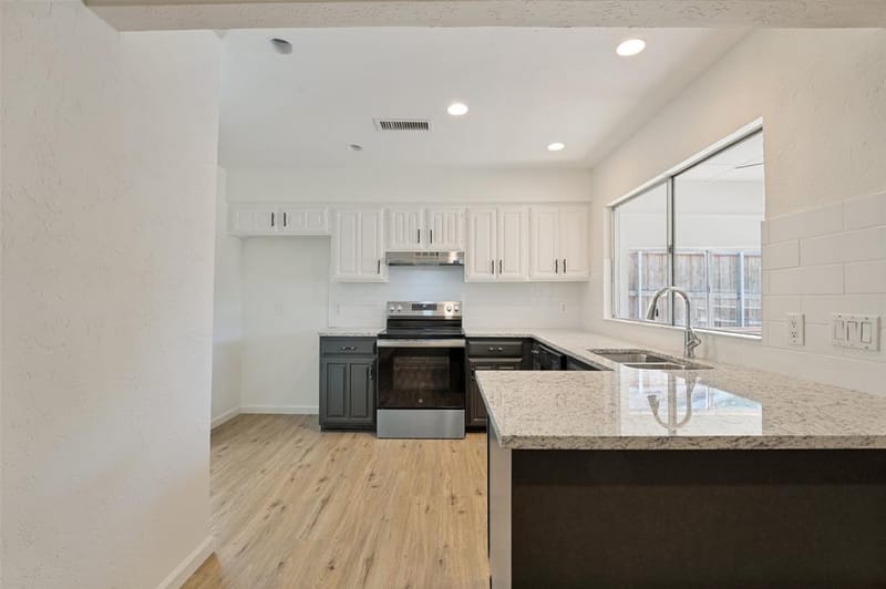 502 Brian Drive, Grand Prairie TX 75052 - Photo 6