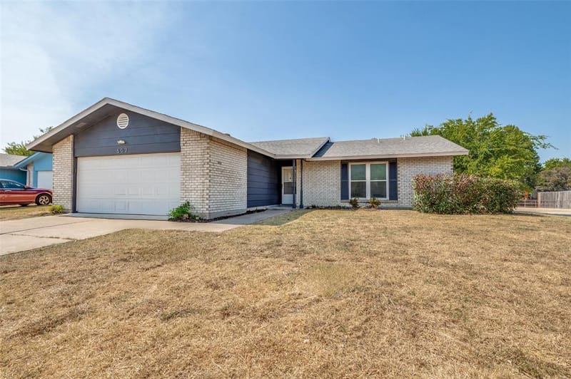502 Brian Drive, Grand Prairie TX 75052