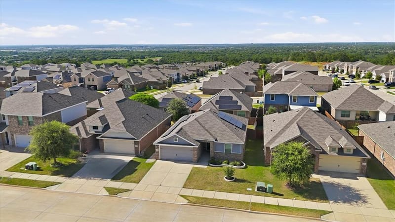 7533 Pleasant Oaks Street, Fort Worth TX 76120