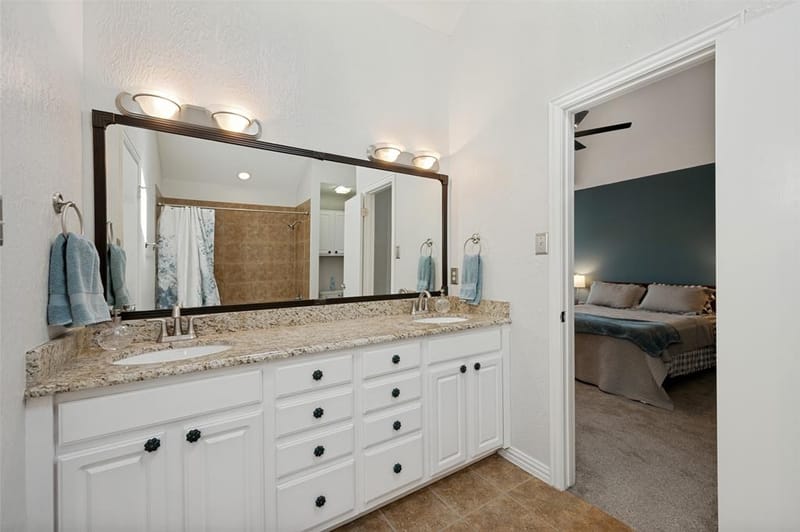 221 Cimarron Trail # 2, Irving TX 75063 - Photo 22