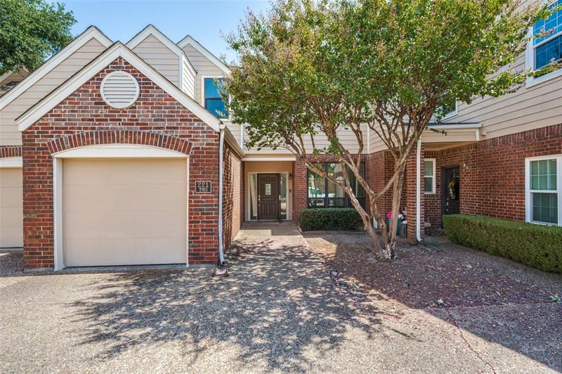 221 Cimarron Trail # 2, Irving TX 75063