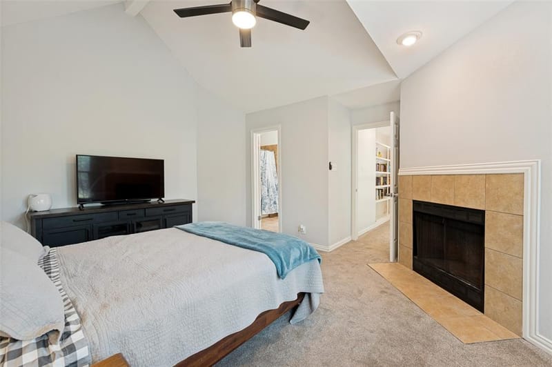 221 Cimarron Trail # 2, Irving TX 75063 - Photo 20
