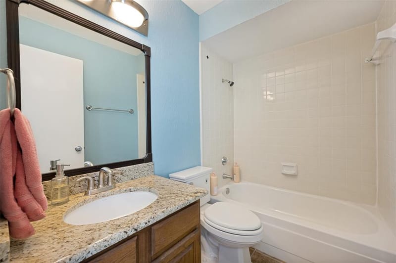 221 Cimarron Trail # 2, Irving TX 75063 - Photo 18