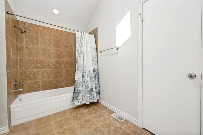 221 Cimarron Trail # 2, Irving TX 75063 - Photo 21