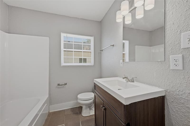 215 W Walker Street, Denison TX 75020 - Photo 13
