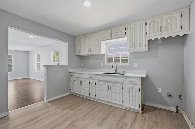 215 W Walker Street, Denison TX 75020 - Photo 9