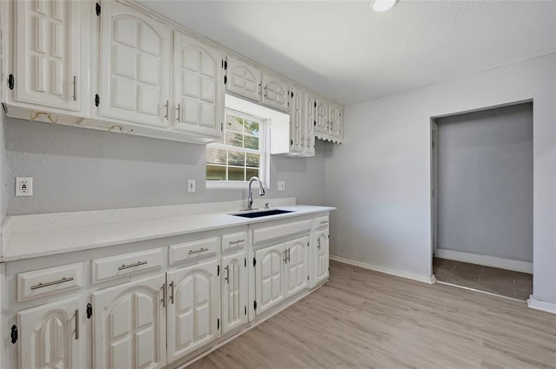 215 W Walker Street, Denison TX 75020 - Photo 8