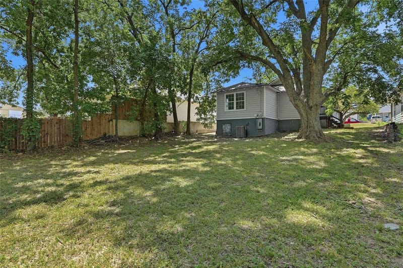 215 W Walker Street, Denison TX 75020 - Photo 21