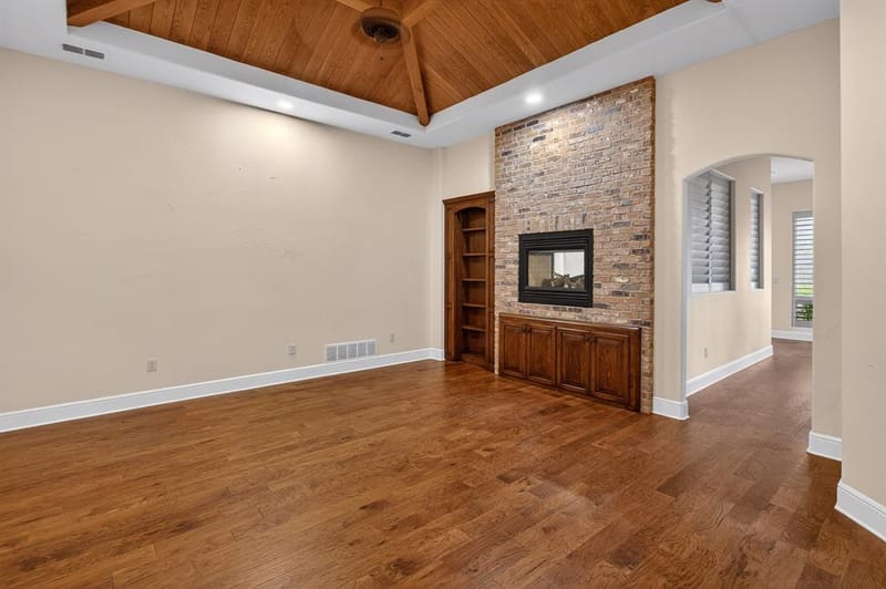 701 W Walcott Street, Pilot Point TX 76258 - Photo 27