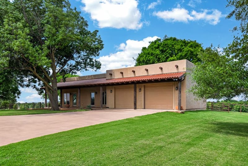 701 W Walcott Street, Pilot Point TX 76258 - Photo 38