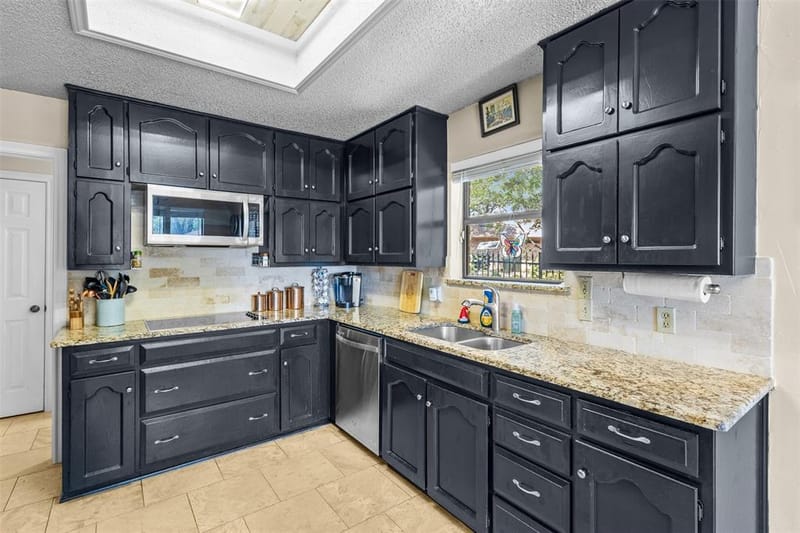 4219 Pleasant Oaks Court, Arlington TX 76016 - Photo 8