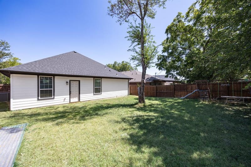 1236 E Fogg Street, Fort Worth TX 76115 - Photo 16