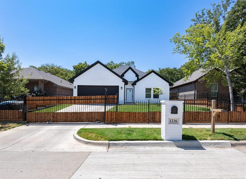 1236 E Fogg Street, Fort Worth TX 76115