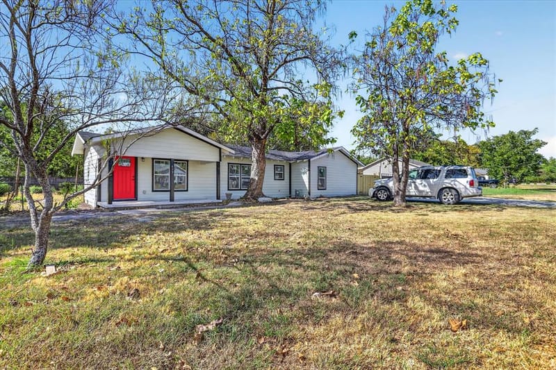 613 W Main Street, Crowley TX 76036 - Photo 2