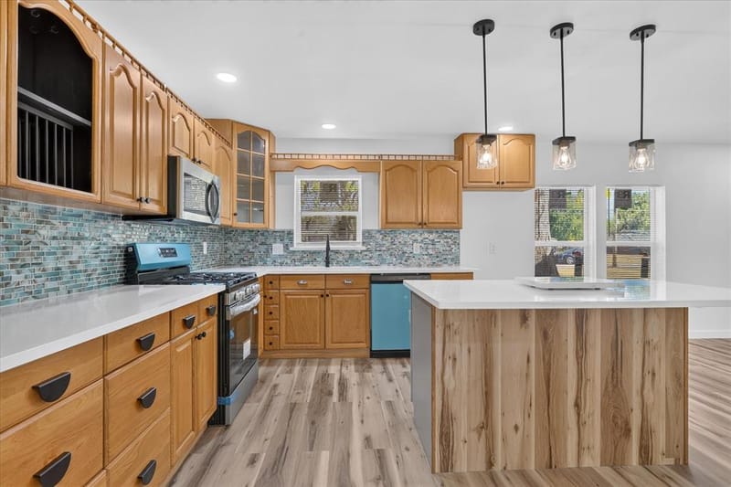613 W Main Street, Crowley TX 76036 - Photo 9