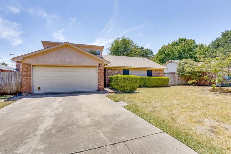 1417 Hall Drive, Crowley TX 76036