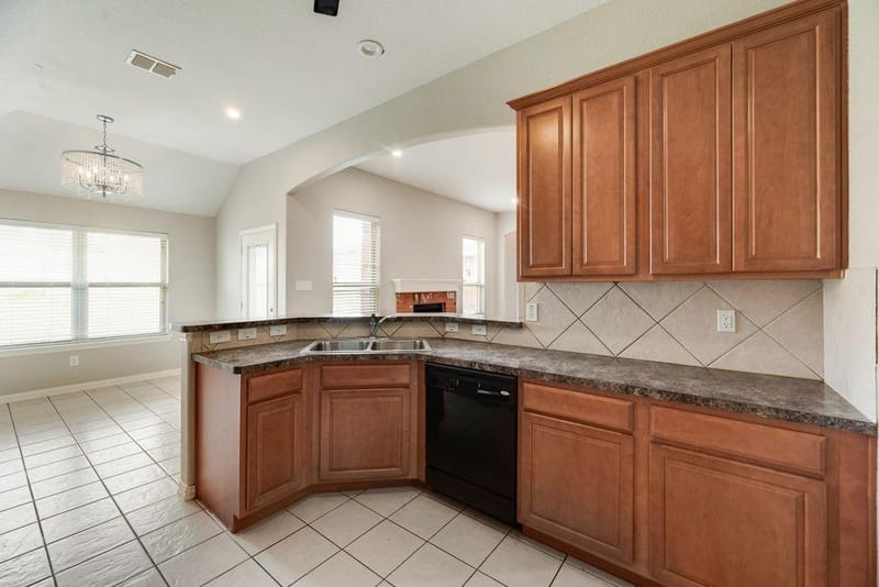 1517 White Willow Lane, Arlington TX 76002 - Photo 13