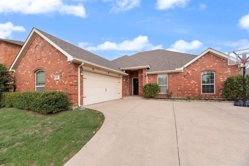 1517 White Willow Lane, Arlington TX 76002 - Photo 3