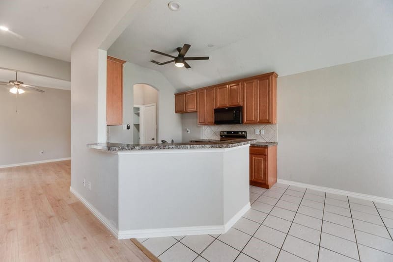 1517 White Willow Lane, Arlington TX 76002 - Photo 9