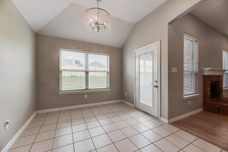 1517 White Willow Lane, Arlington TX 76002 - Photo 10