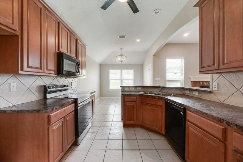 1517 White Willow Lane, Arlington TX 76002 - Photo 14