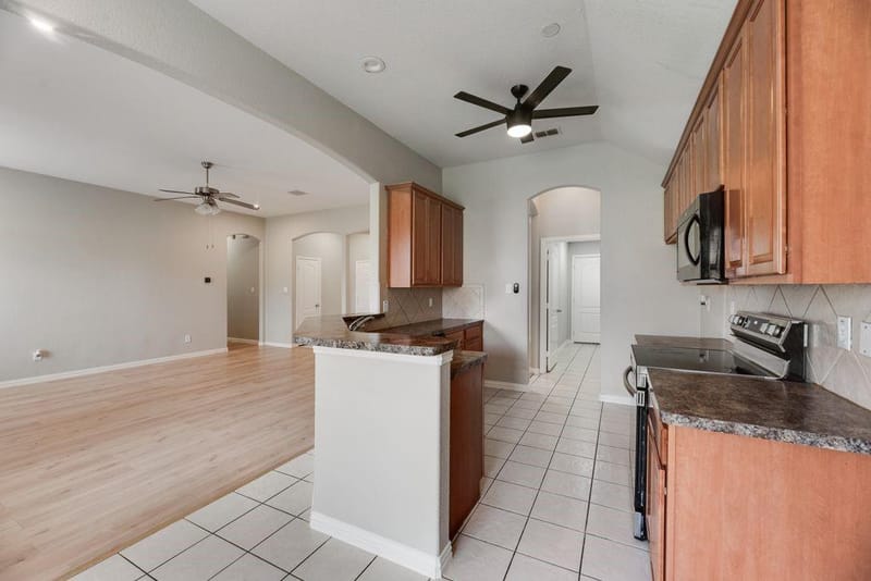 1517 White Willow Lane, Arlington TX 76002 - Photo 11