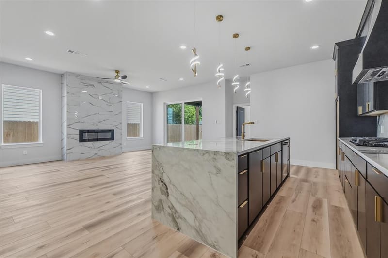 3914 Harlingen Street, Dallas TX 75212