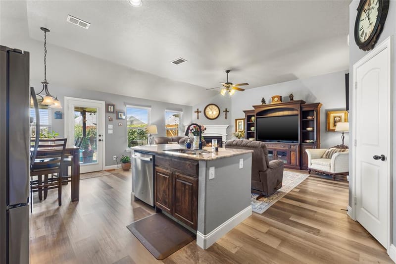 1025 Lincoln Drive, Royse City TX 75189 - Photo 4