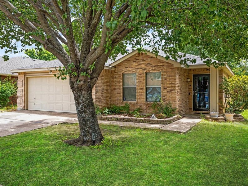 2120 Shawnee Trail, Fort Worth TX 76247