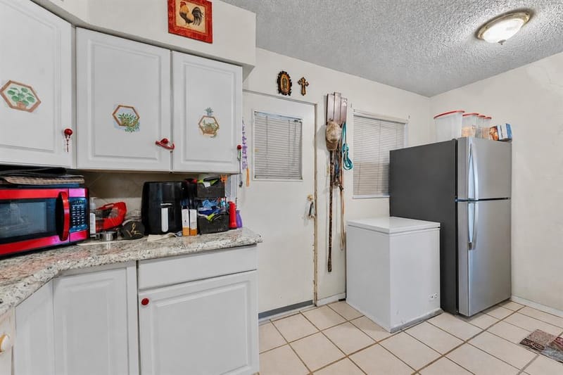 915 Liberty Drive, Irving TX 75061 - Photo 5