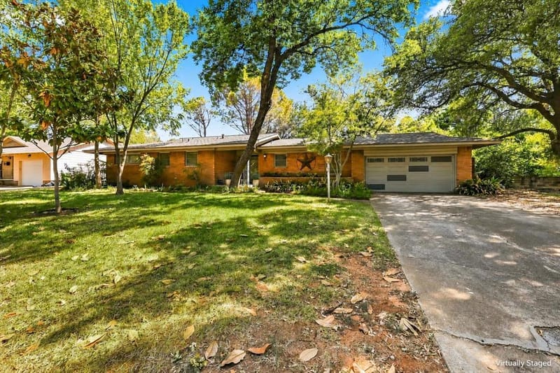 204 University Drive, Arlington TX 76013 - Photo 2