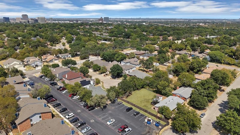 2716 Rochelle Point, Irving TX 75062 - Photo 37