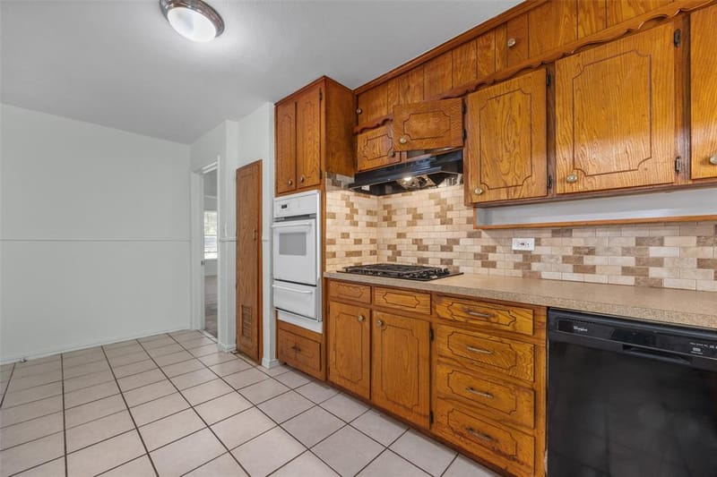 4406 Wayne Court S, Haltom City TX 76117 - Photo 9