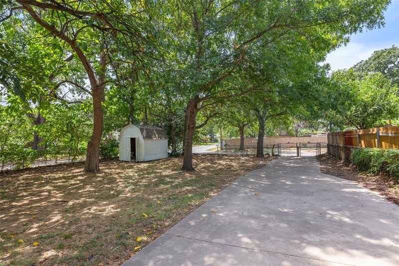 4406 Wayne Court S, Haltom City TX 76117 - Photo 18