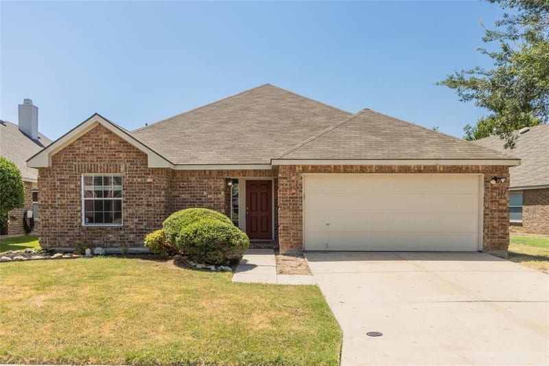 1900 Creek Crossing Drive, Fort Worth TX 76247