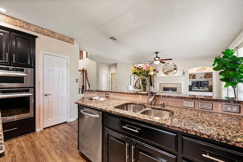 6605 Fox Glen Drive, Arlington TX 76001 - Photo 14
